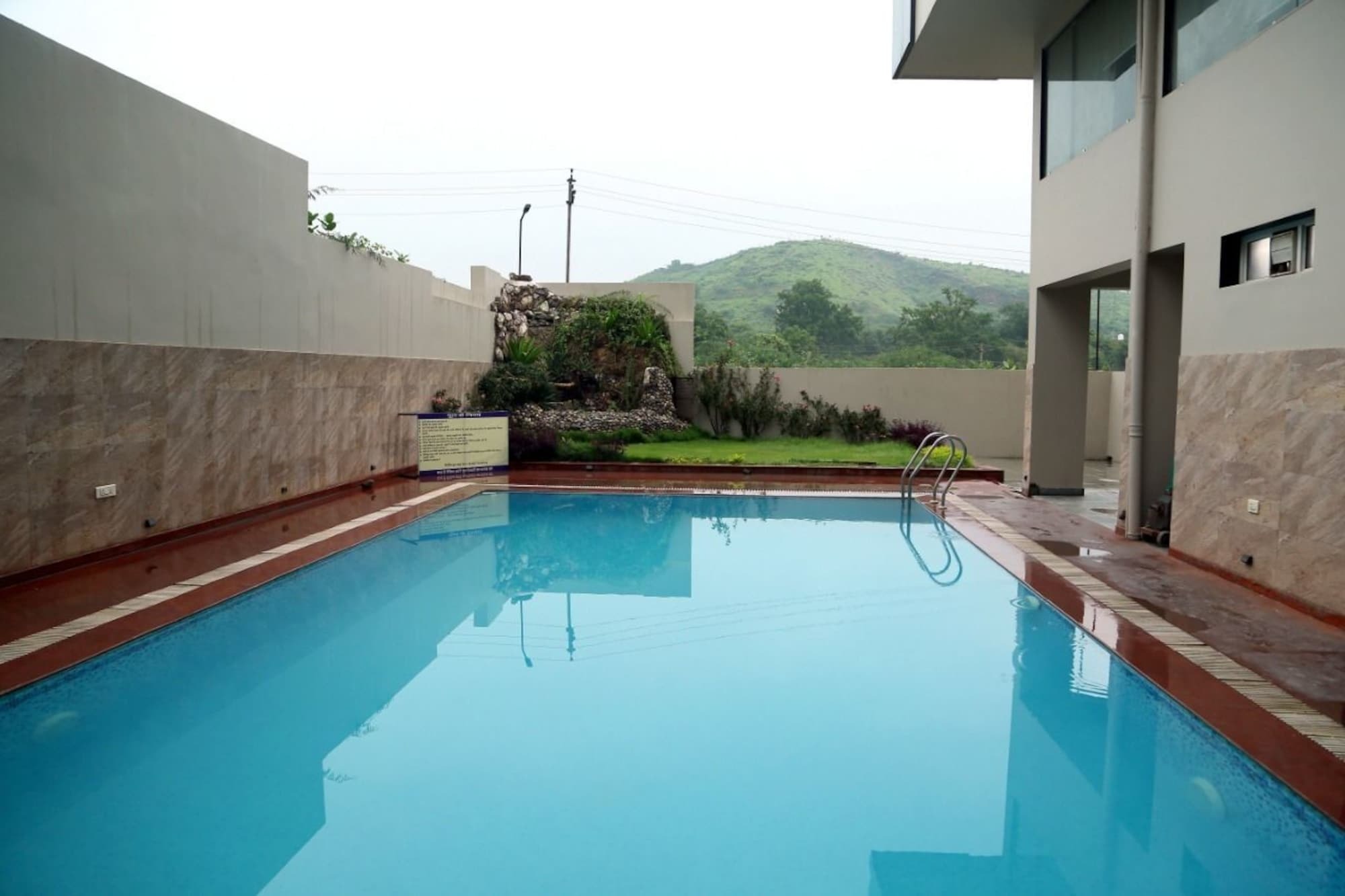 Tulip Le Grand Hotel Udaipur Exterior photo