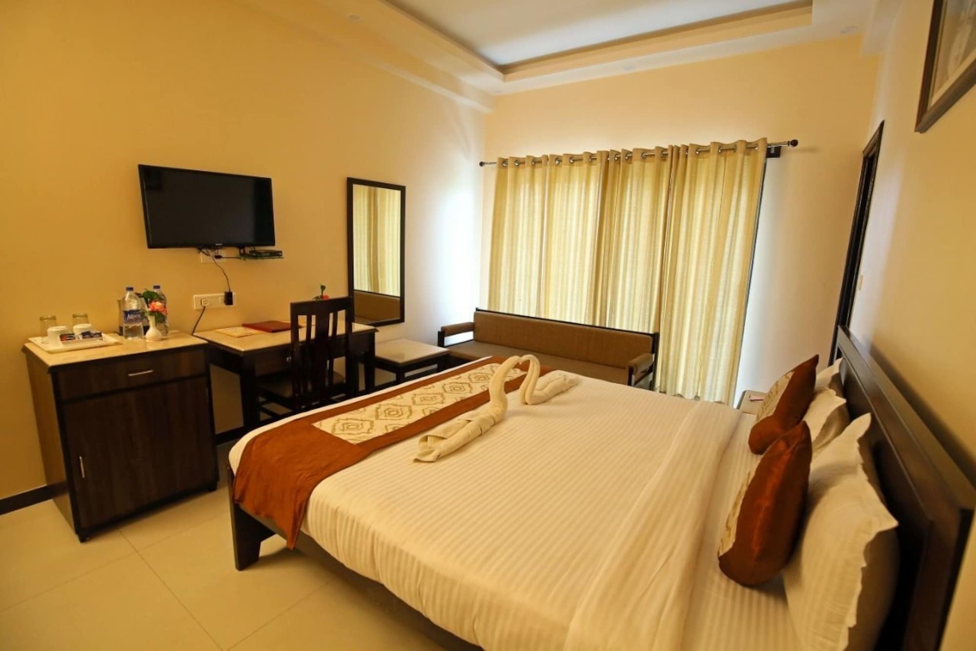 Tulip Le Grand Hotel Udaipur Exterior photo